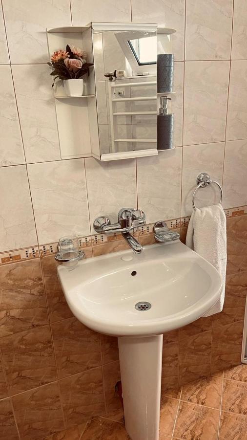 Къща За Гости Загорски Hotel Kalofer Eksteriør billede