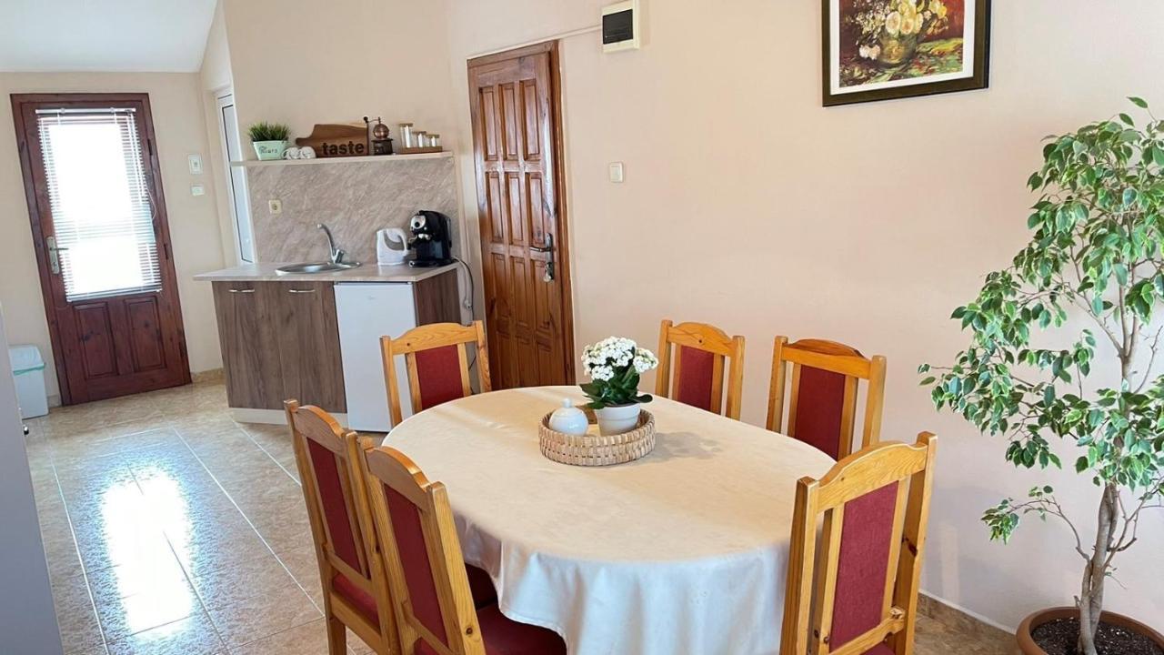 Къща За Гости Загорски Hotel Kalofer Eksteriør billede